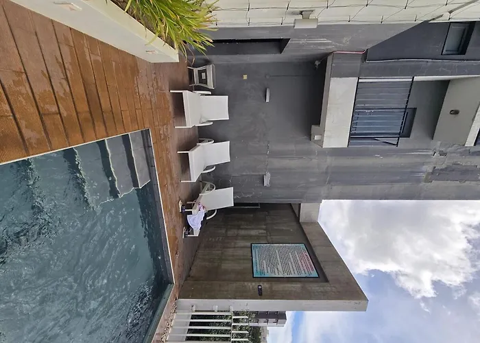 Ohana 1 Lot 8 Near Ayala Apartment *